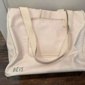 BEIS Travel Bag “The East To West Tote 
in Beige”